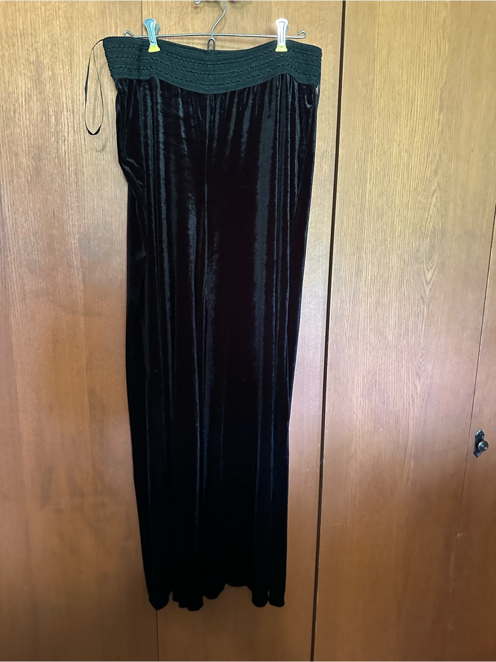 Monroe & Main Black Velvet Wide-Leg Trousers